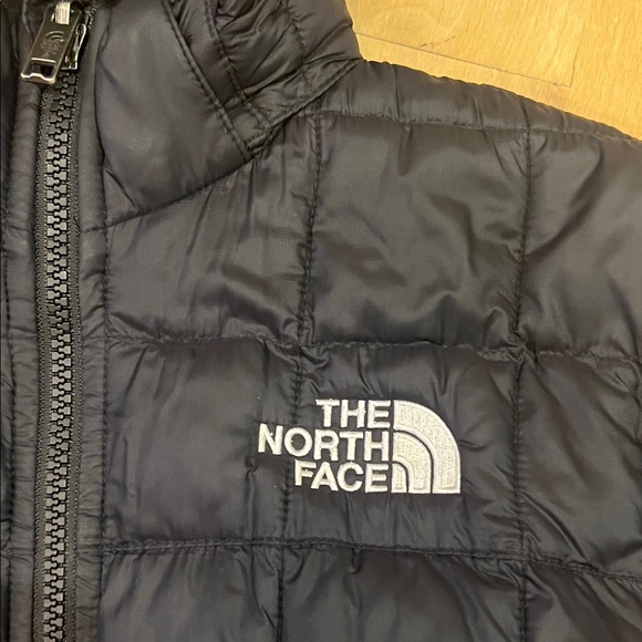 The North Face Thermoball Quilted Black Hooded Jacket size Large - like new - Picture 2 of 5